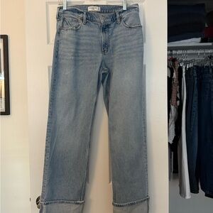 Light Wash Baggy Low Rise Cuffed Jeans